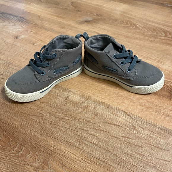 OshKosh B'gosh Toddler Boy's Gray Sneakers - EUC Size 8 - Picture 3 of 7